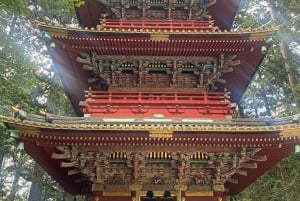 Nikko : les chutes de Kegon, le lac Chuzenji et le temple Toshogu