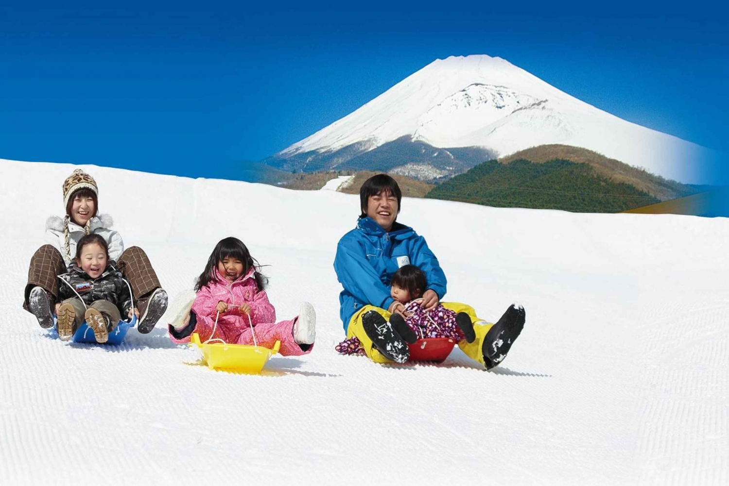 From Tokyo: Snow Experience at Mt.Fuji & Hakone Pirate Ship