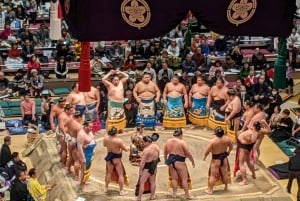 Fukuoka: Se sumoturnering och besök sumoplatser!