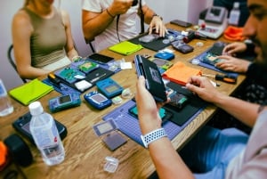 Workshop de modificação de Game Boy em Akihabara, Tóquio