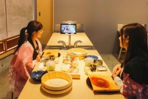 Tokyo: Sushi Making Class with Kimono near Tokyo Tower