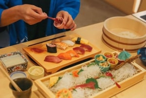 Tokyo: Sushi Making Class with Kimono near Tokyo Tower