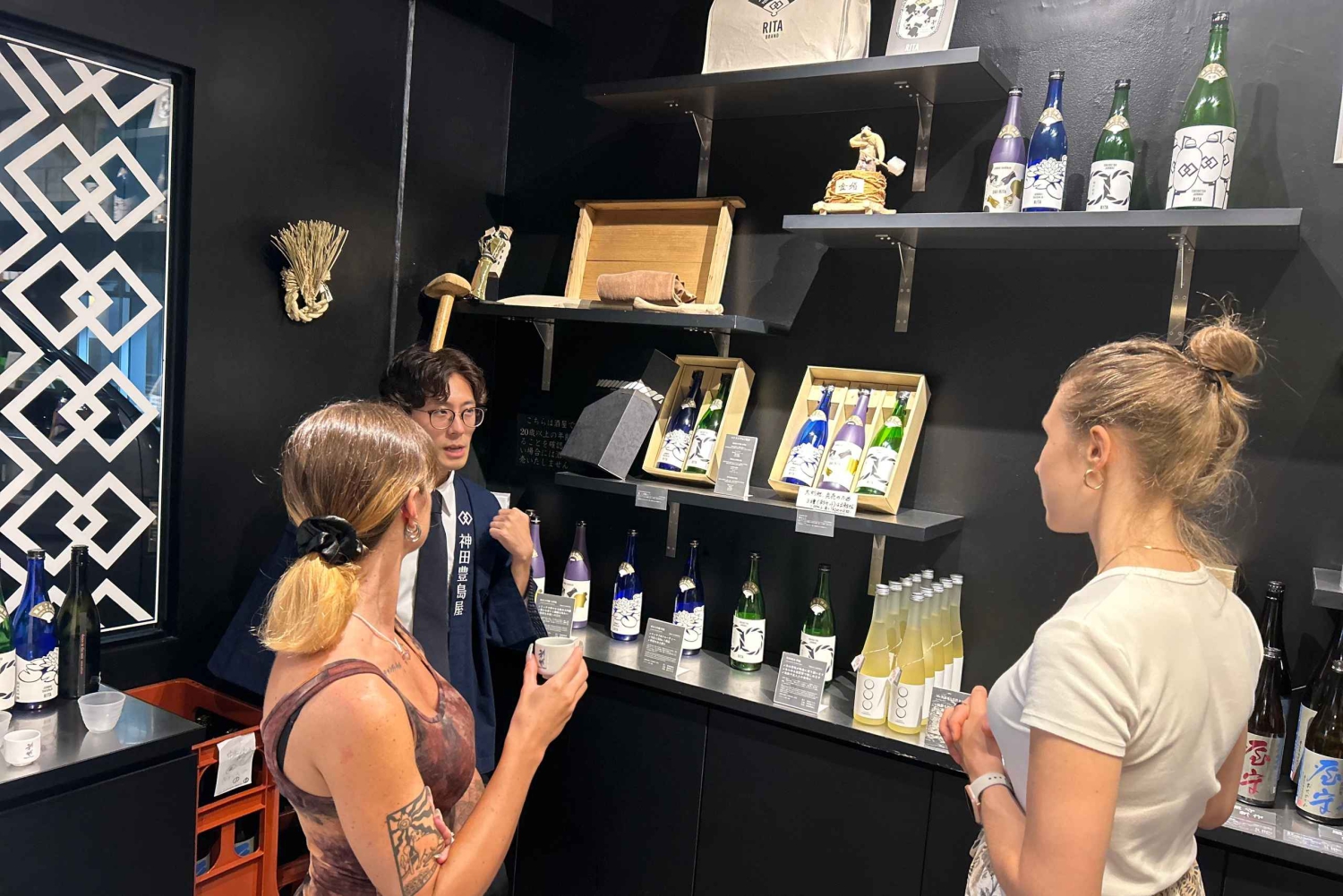 Historisk Kanda Sake-provning i Tokyos äldsta butik (1596)