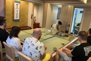 Tea ceremony experience in Japanese-style room 60min