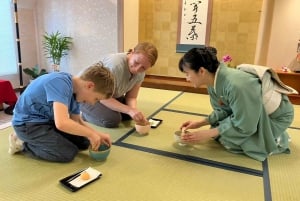 Tea ceremony experience in Japanese-style room 60min