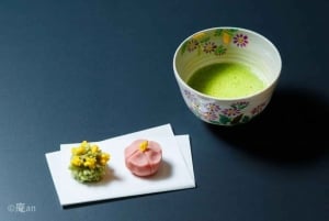 Japansk traditionel slikfremstilling og teceremoni