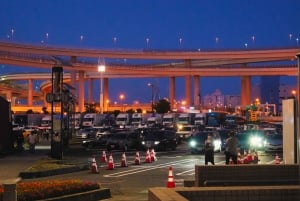 Conduisez une Nissan Skyline R34 JDM de nuit jusqu'au parking de Daikoku