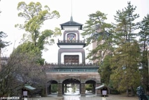 Kanazawa Half Day + Kenrokuen (E-bike Tour)