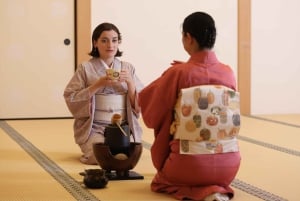 Expérience d'habillage en kimono et de cérémonie du thé japonaise