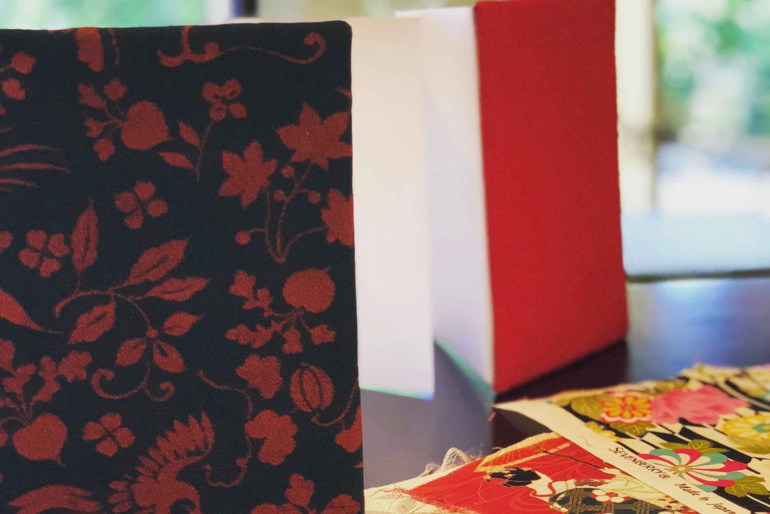 Сделайте вместе с художником альбом храмовых марок.