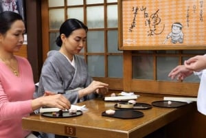 Hacer Wagashi (dulces japoneses) en el Templo Koboji de Tokio