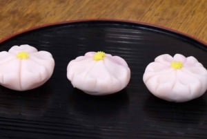 Hacer Wagashi (dulces japoneses) en el Templo Koboji de Tokio