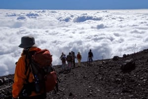 Mt. Fuji: 2-tägige Besteigung mit Hüttenaufenthalt, Mahlzeiten und heißen Quellen