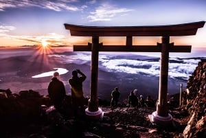 Mt. Fuji: 2-tägige Besteigung mit Hüttenaufenthalt, Mahlzeiten und heißen Quellen