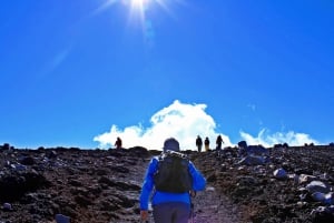 Mt. Fuji: 2-tägige Besteigung mit Hüttenaufenthalt, Mahlzeiten und heißen Quellen