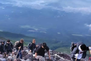Mt. Fuji: 2-tägige Besteigung mit Hüttenaufenthalt, Mahlzeiten und heißen Quellen