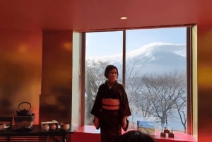 Гора Фудзияма: канатная дорога на озеро Кавагути, магазин Lawson и Осино Хаккай