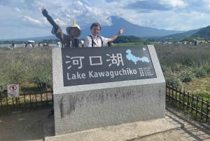 Гора Фудзияма: канатная дорога на озеро Кавагути, магазин Lawson и Осино Хаккай