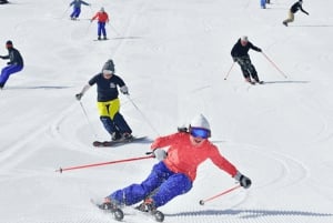 Experiencia de esquí en el monte Fuji: excursión de 1 día a la estación de esquí YETI y a un onsen