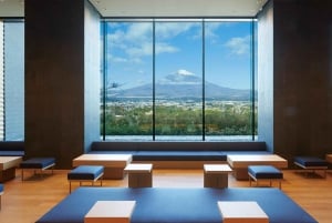 Experiencia de esquí en el monte Fuji: excursión de 1 día a la estación de esquí YETI y a un onsen