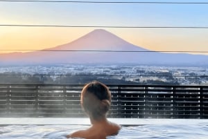 Experiencia de esquí en el monte Fuji: excursión de 1 día a la estación de esquí YETI y a un onsen