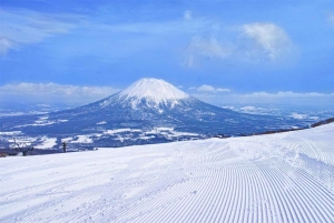 Experiencia de esquí en el monte Fuji: excursión de 1 día a la estación de esquí YETI y a un onsen