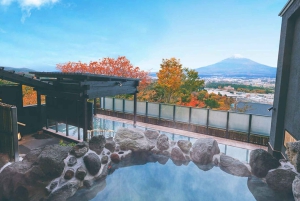 Experiencia de esquí en el monte Fuji: excursión de 1 día a la estación de esquí YETI y a un onsen