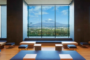 Experiencia de esquí en el monte Fuji: excursión de 1 día a la estación de esquí YETI y a un onsen