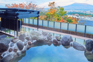 Experiencia de esquí en el monte Fuji: excursión de 1 día a la estación de esquí YETI y a un onsen