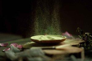 Wintertheeplukken en traditionele matcha maken op de berg Fuji