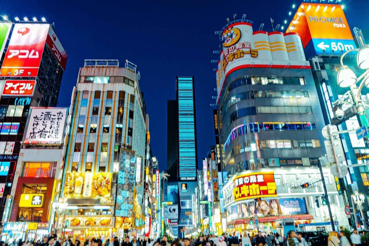 Tokyo Shinjuku : Private Walking Night Tour with Pachinko
