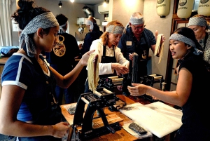Ramen e gyoza profissionais com um chef de ramen num restaurante!