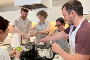 Elaboración de ramen desde cero + tour por Akihabara – Clase de cocina
