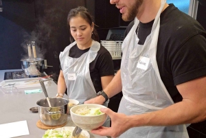 Elaboración de ramen desde cero + tour por Akihabara – Clase de cocina