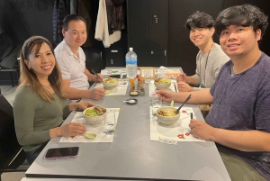 Elaboración de ramen desde cero + tour por Akihabara – Clase de cocina