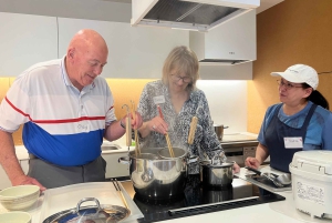 Elaboración de ramen desde cero + tour por Akihabara – Clase de cocina