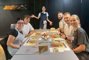 Elaboración de ramen desde cero + tour por Akihabara – Clase de cocina