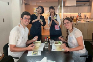 Elaboración de ramen desde cero + tour por Akihabara – Clase de cocina