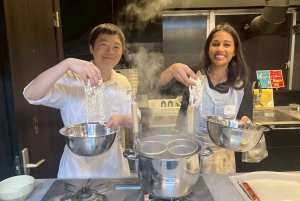 Elaboración de ramen desde cero + tour por Akihabara – Clase de cocina