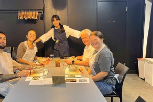 Elaboración de ramen desde cero + tour por Akihabara – Clase de cocina
