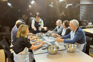 Elaboración de ramen desde cero + tour por Akihabara – Clase de cocina