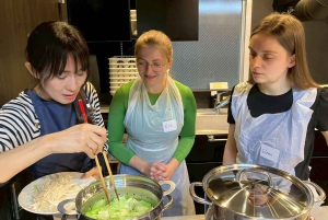 Elaboración de ramen desde cero + tour por Akihabara – Clase de cocina