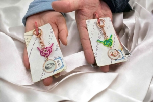 Romantisk Mizuhiki Knot och Omikuji Washi Charm Workshop Ueno