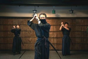 Museo de los samuráis y ninjas de Asakusa: clase de espada samurái y tour