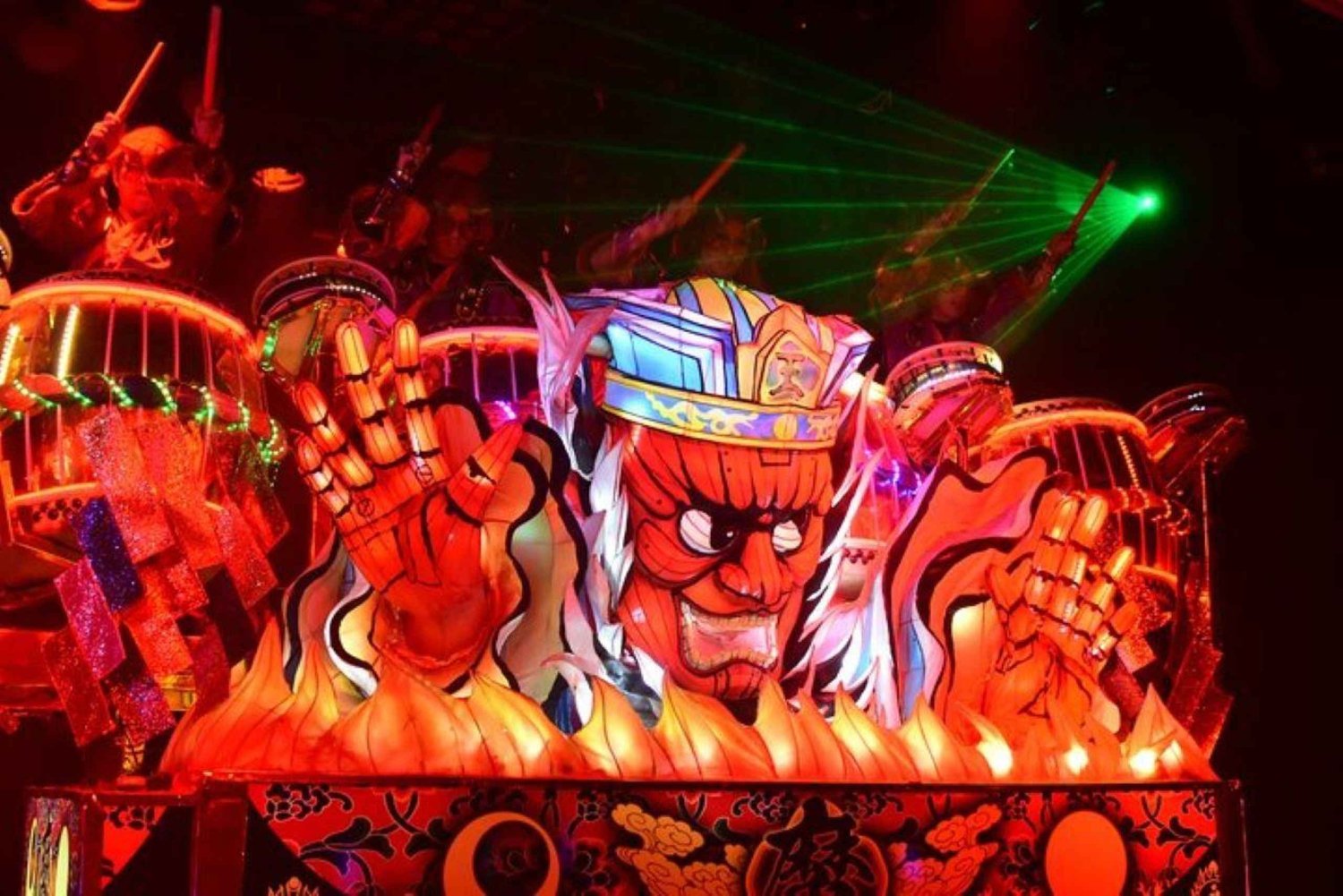 Samurai-teemainen viihde-esitys Shinjukussa