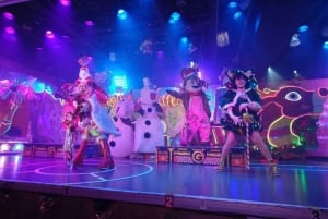 Amusementsshow met Samurai-thema in Shinjuku