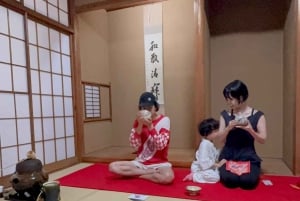 Cerimonia del tè autentica a Shibuya con un istruttore esperto