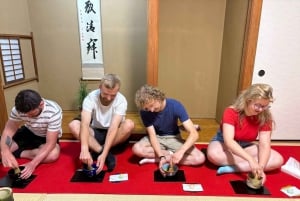 Cerimonia del tè autentica a Shibuya con un istruttore esperto