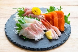 Shibuya Bar Hopping Tour (All-You-Can-Drink + Full Dinner)