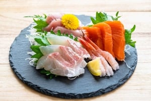 Shibuya Bar Hopping Tour (All-You-Can-Drink + Full Dinner)